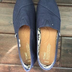 TOMS Women’s Size 8.5 Color Navy